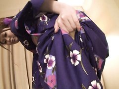 Фигуристая японка с рельефной попой в домашнем порно удовлетворила горячего партнёра
