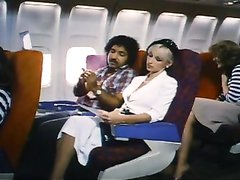 Ретро групповой секс в самолёте с лизанием волосатой киски и страстным минетом