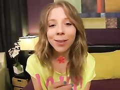 Американская студентка в видео от первого лица дрочит член и показывает попку