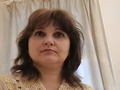 Зрелая домохозяйка с волосатой щелью в русском видео сосёт и прыгает на члене
