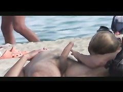 Молодой развратник снимает на частную камеру обнаженных женщин на нудийском пляже онлайн