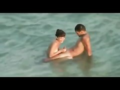 Подглядывание за молодой русской парой отдыхающей на пляже обнажённой
