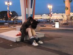 Русская студентка мастурбирует голой на улицах Питера